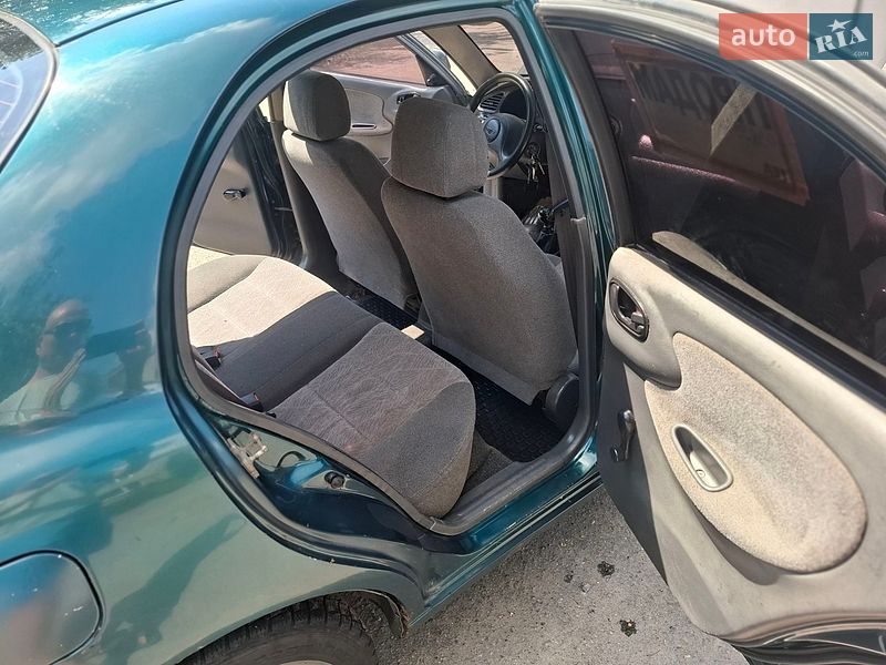Седан Daewoo Lanos 2004 в Немирове