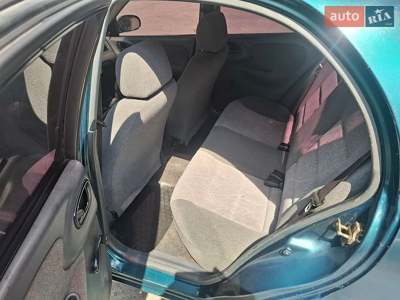 Седан Daewoo Lanos 2004 в Немирове