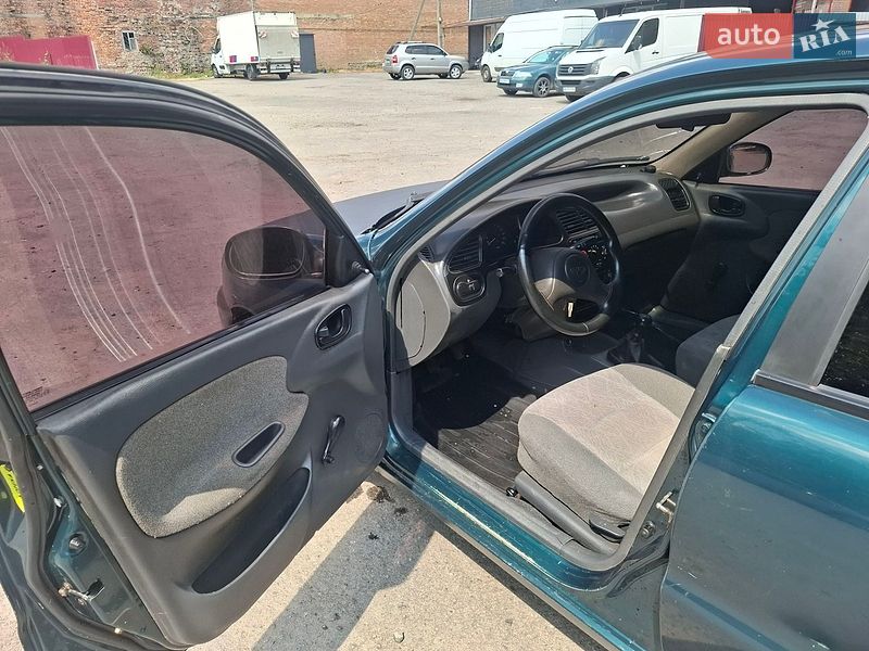 Седан Daewoo Lanos 2004 в Немирове