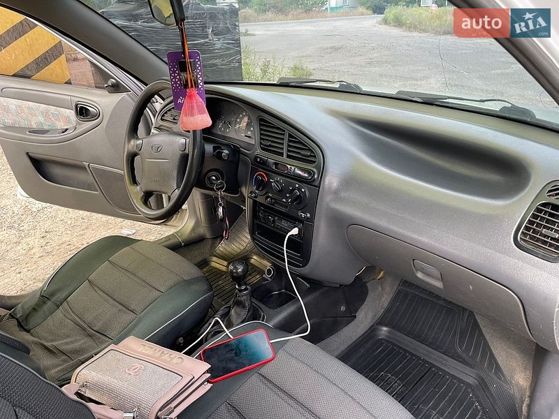Седан Daewoo Lanos 2005 в Слобожанському