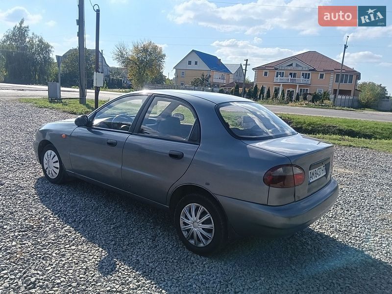 Седан Daewoo Lanos 2008 в Малині