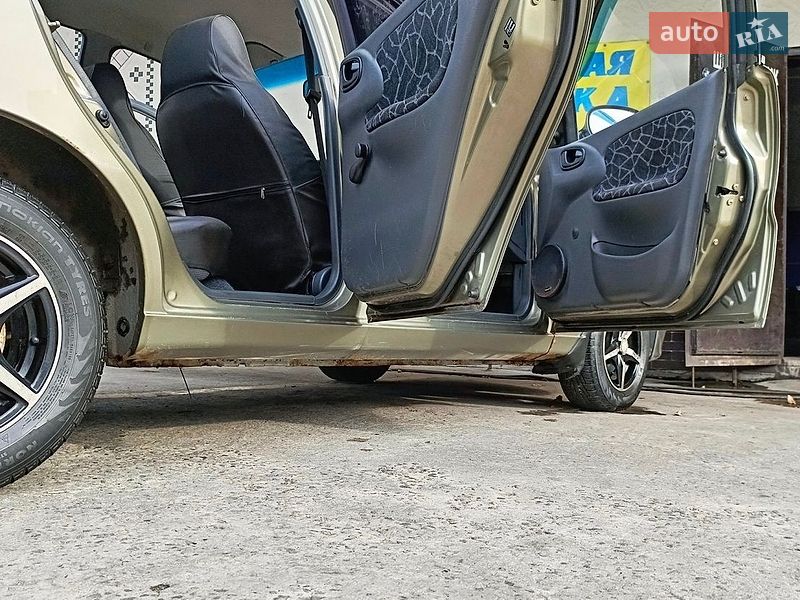 Седан Daewoo Lanos 2004 в Днепре