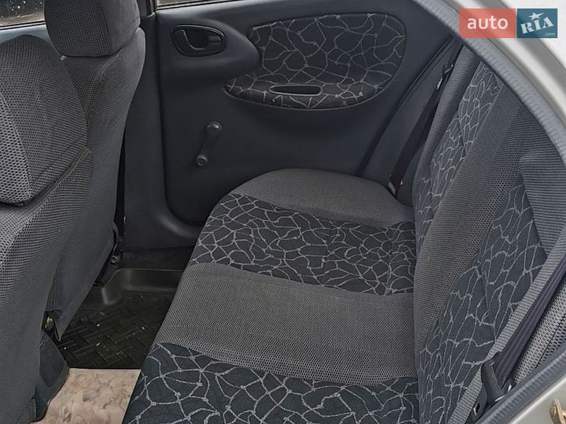 Седан Daewoo Lanos 2003 в Онуфриевке
