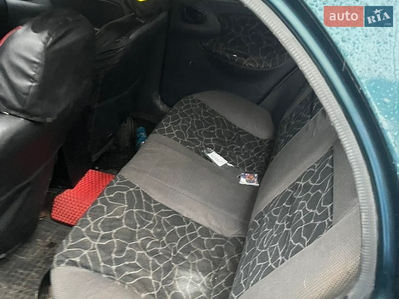Седан Daewoo Lanos 2003 в Ярмолинцях