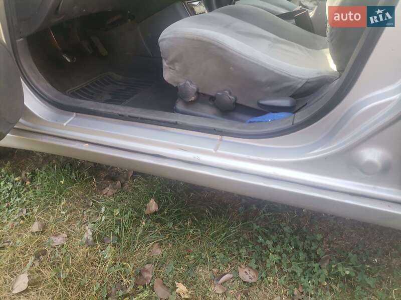 Седан Daewoo Leganza 2001 в Богуславі