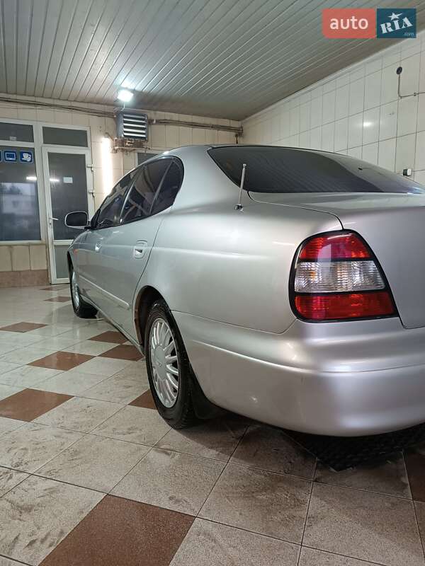 Седан Daewoo Leganza 1999 в Волочиську