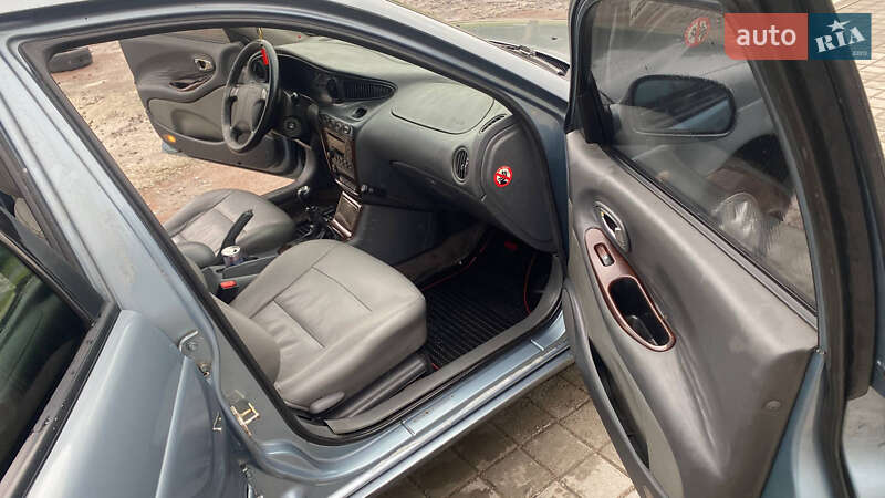 Седан Daewoo Leganza 2001 в Львові
