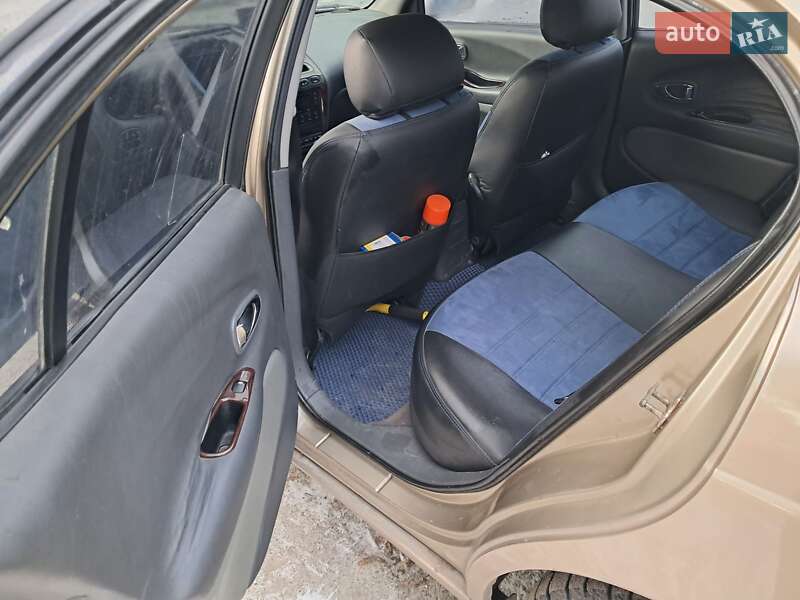 Седан Daewoo Leganza 2001 в Днепре