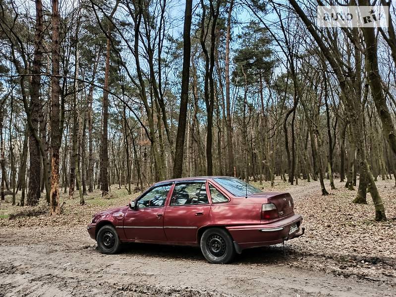 Седан Daewoo Nexia 1997 в Рівному
