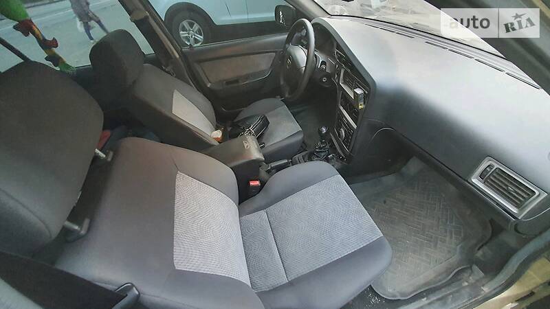 Седан Daewoo Nexia 2009 в Днепре