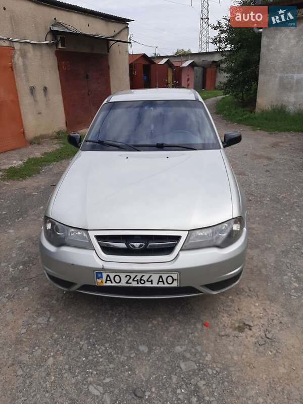 Седан Daewoo Nexia 2008 в Мукачевому