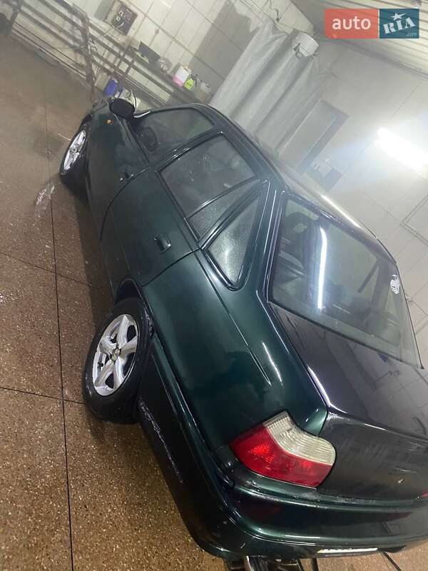 Седан Daewoo Nexia 1995 в Харкові