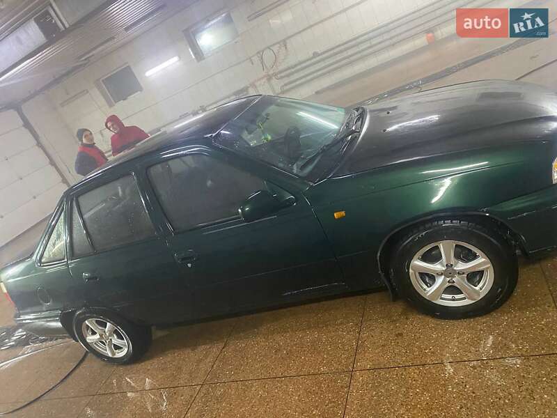 Седан Daewoo Nexia 1995 в Харкові