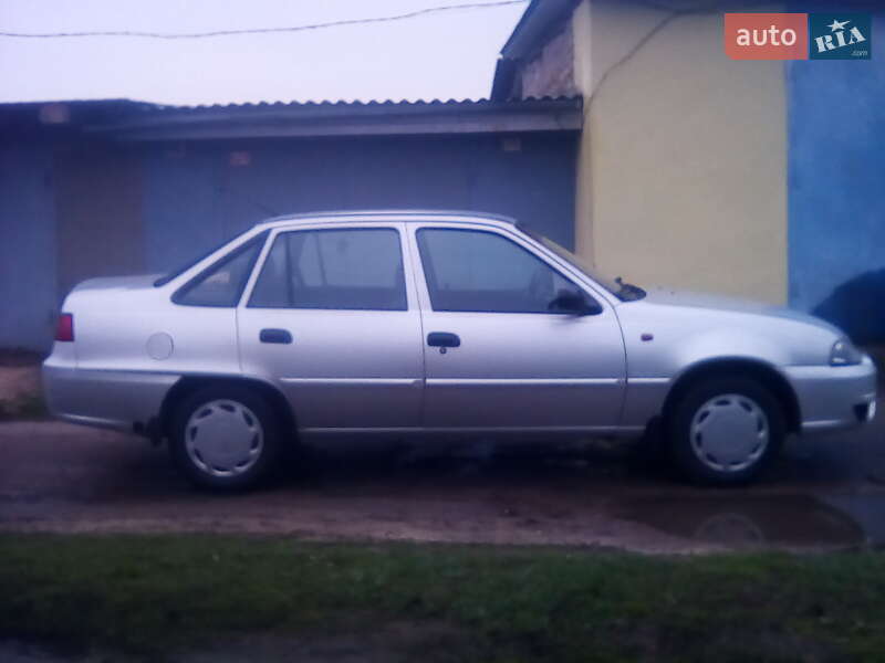 Седан Daewoo Nexia 2009 в Городні