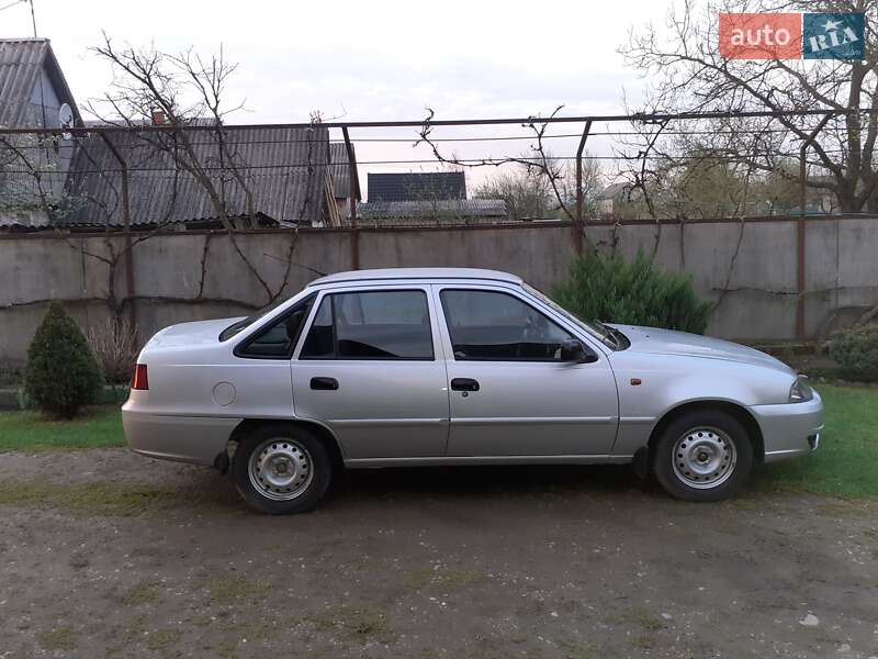 Седан Daewoo Nexia 2012 в Хусте