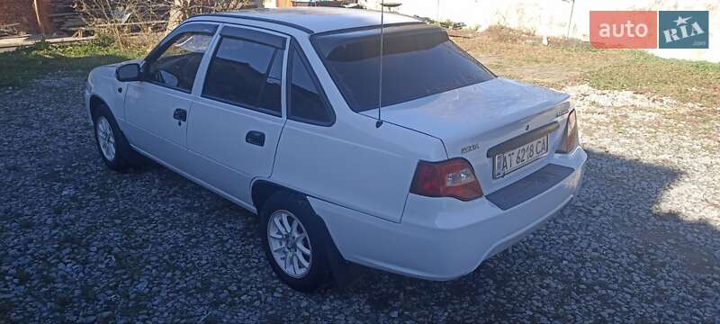 Седан Daewoo Nexia 1996 в Городенці