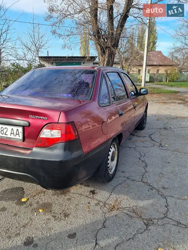 Седан Daewoo Nexia 2011 в 