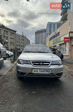 Седан Daewoo Nexia 2010 в Киеве