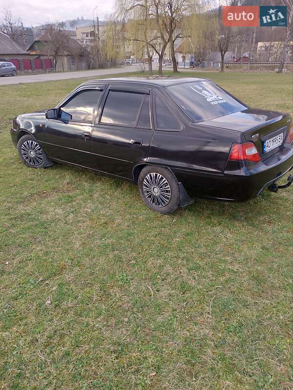 Седан Daewoo Nexia 2011 в Воловце