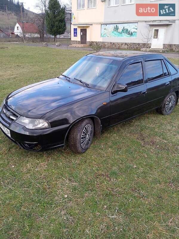 Седан Daewoo Nexia 2011 в Воловце