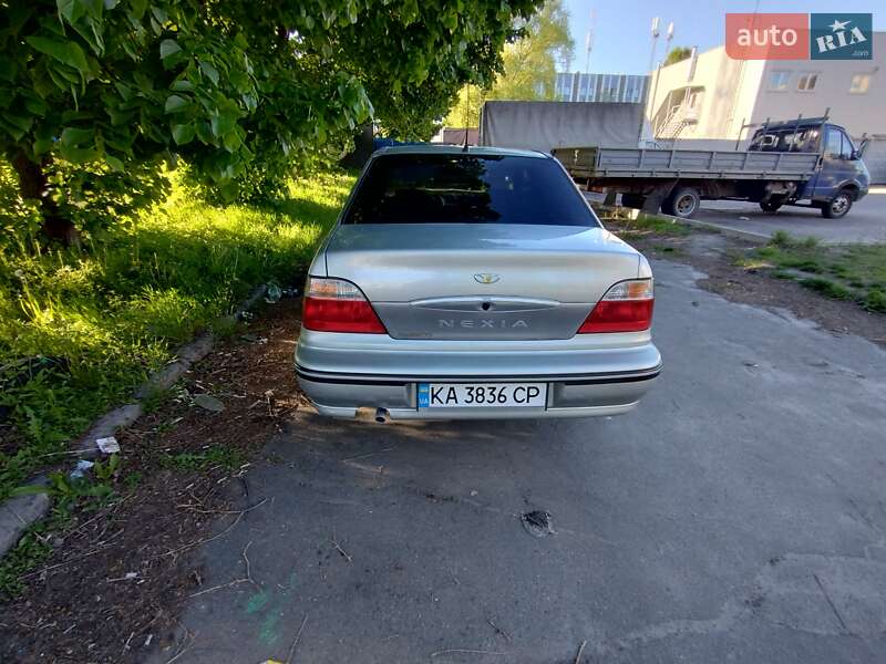 Седан Daewoo Nexia 2006 в Киеве