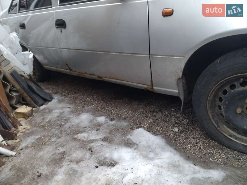 Седан Daewoo Nexia 2010 в Киеве