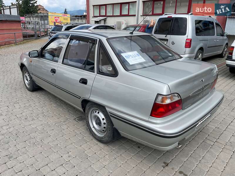 Седан Daewoo Nexia 2005 в Хусті