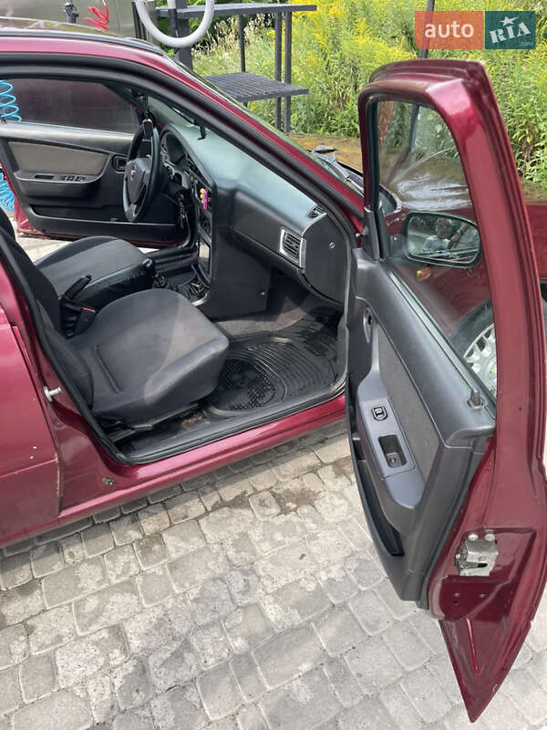 Седан Daewoo Nexia 2008 в Львові