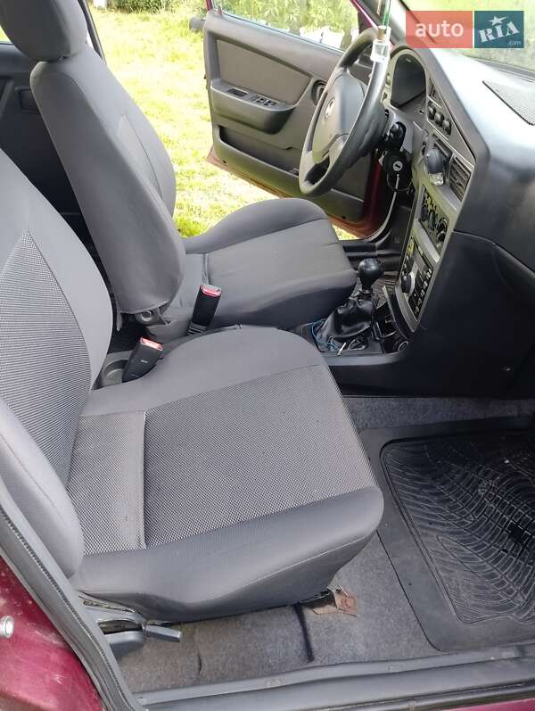 Седан Daewoo Nexia 2008 в Воловце