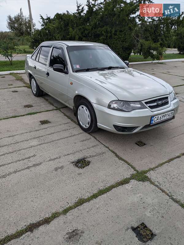 Седан Daewoo Nexia 2008 в Измаиле