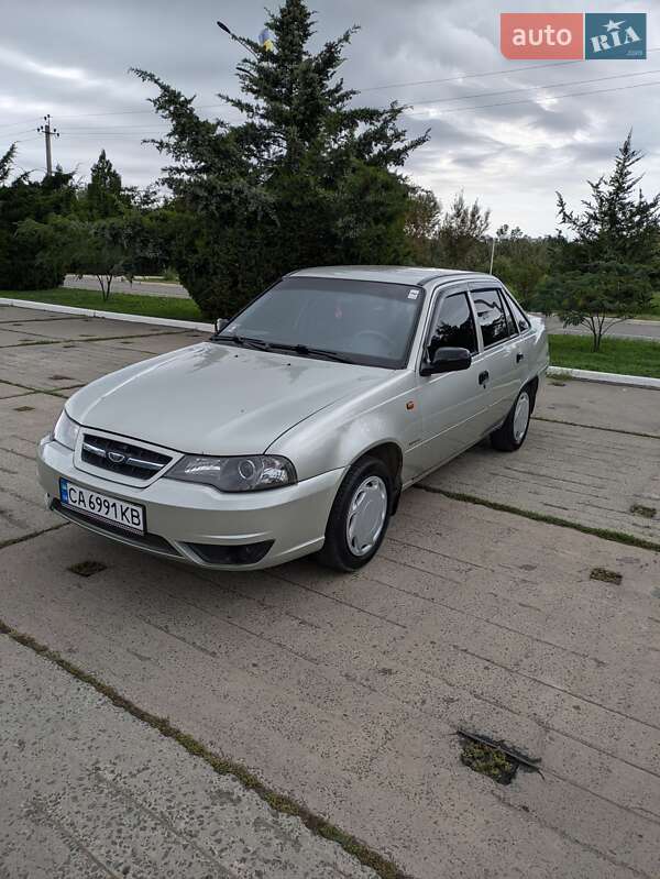 Седан Daewoo Nexia 2008 в Измаиле