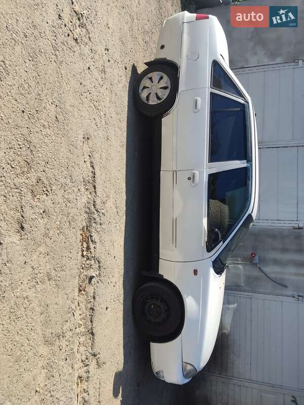 Седан Daewoo Nexia 2012 в Києві