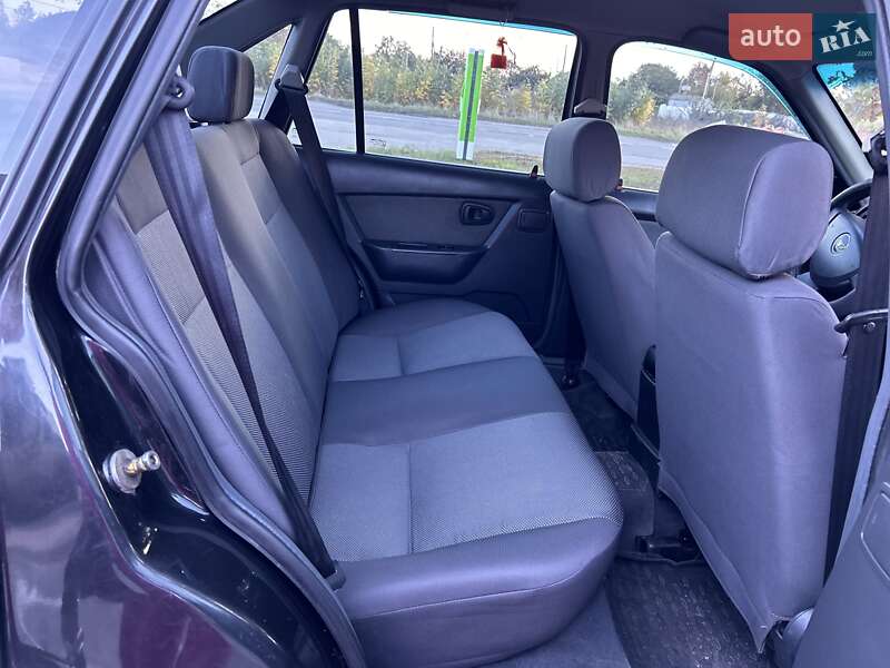 Седан Daewoo Nexia 2012 в Казатине