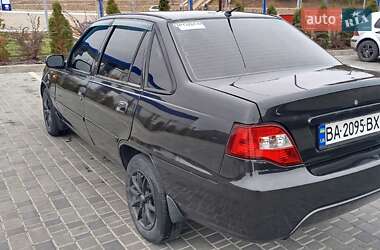 Седан Daewoo Nexia 2011 в 