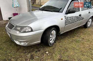 Седан Daewoo Nexia 2011 в 