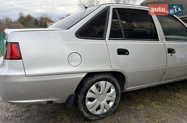 Седан Daewoo Nexia 2011 в 