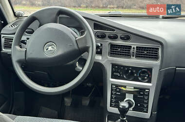 Седан Daewoo Nexia 2011 в 