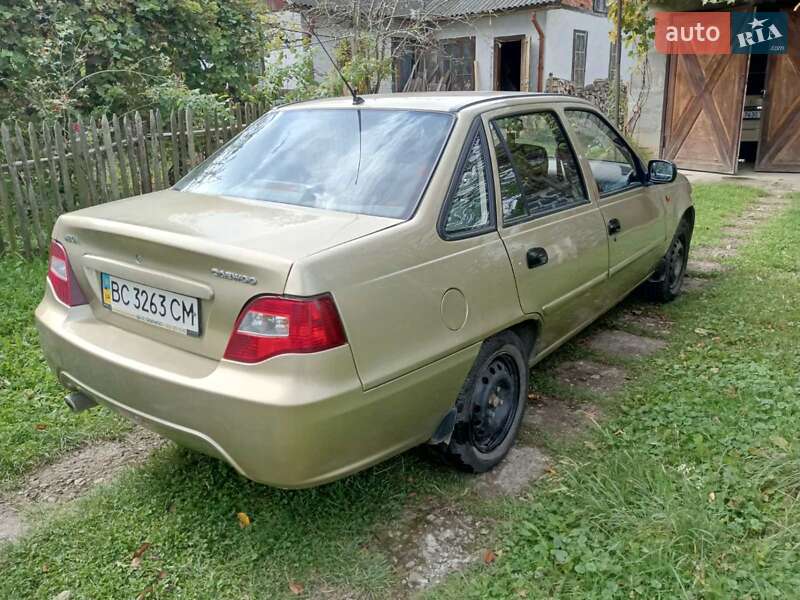 Седан Daewoo Nexia 2011 в Бориславі