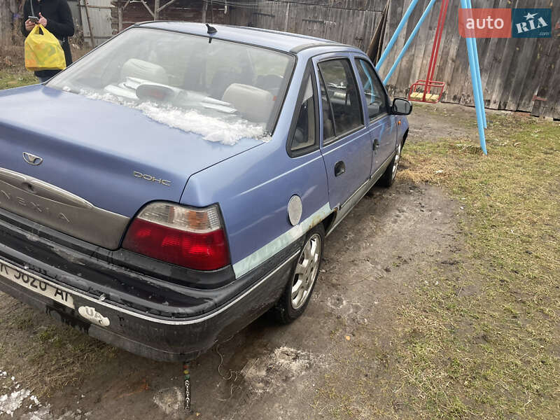 Седан Daewoo Nexia 2008 в Дубровице