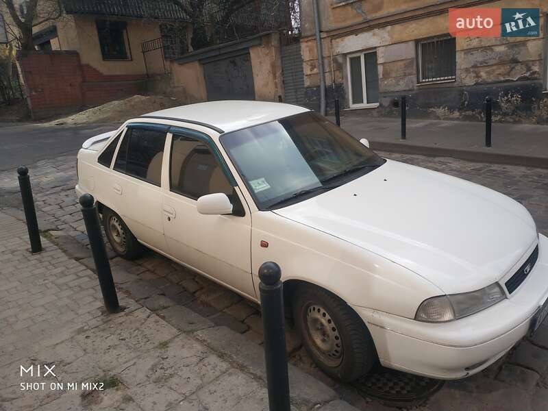 Седан Daewoo Nexia 1997 в Львові