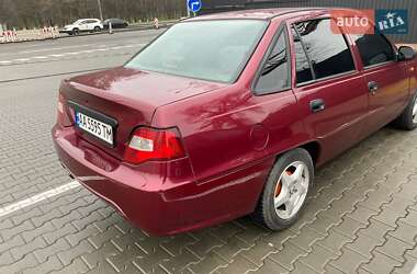 Седан Daewoo Nexia 2011 в 