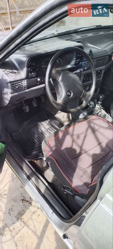 Седан Daewoo Nexia 2004 в Днепре