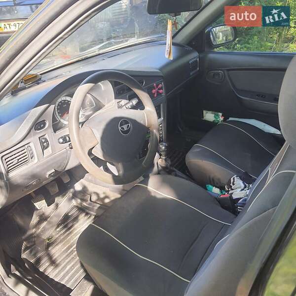Седан Daewoo Nexia 2012 в Снятині