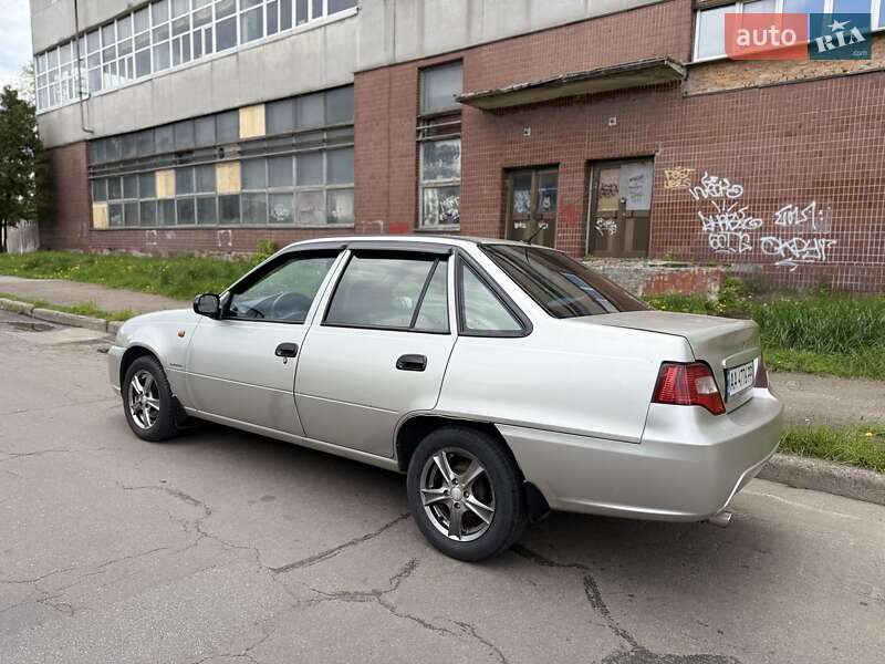 Седан Daewoo Nexia 2008 в Киеве