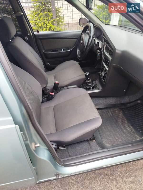 Седан Daewoo Nexia 2008 в Луцке
