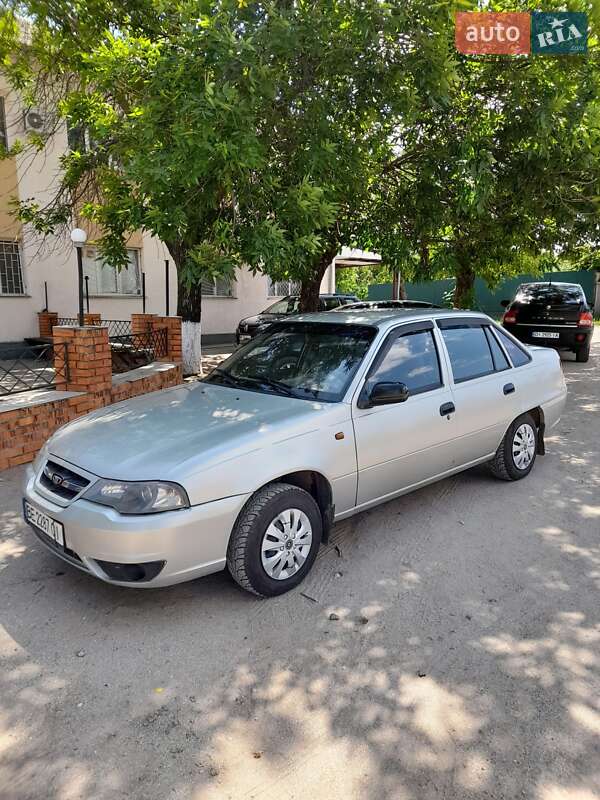 Седан Daewoo Nexia 2008 в Николаеве