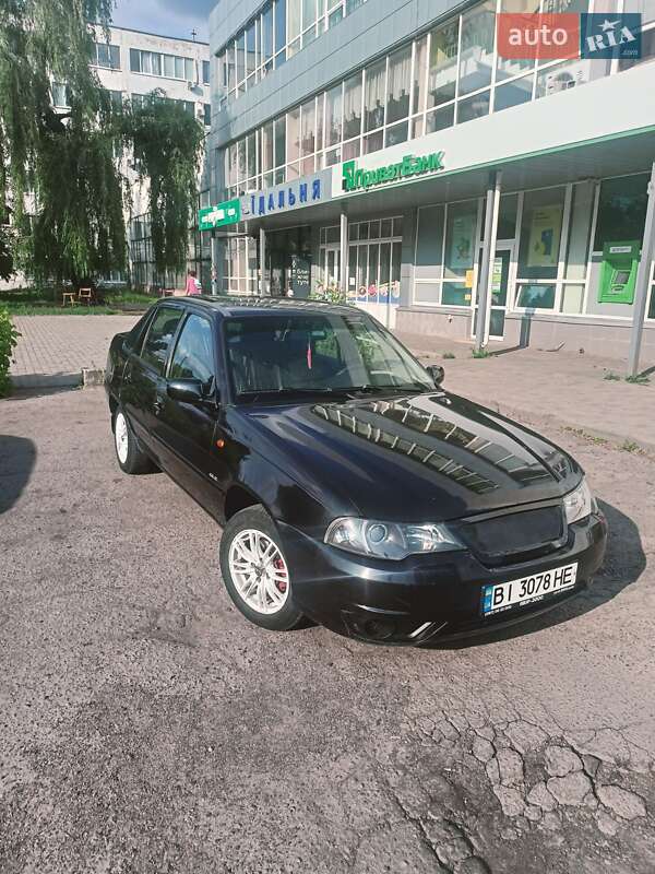 Седан Daewoo Nexia 2011 в 