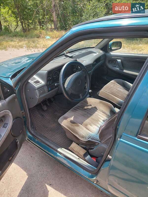 Седан Daewoo Nexia 1995 в Кривом Роге