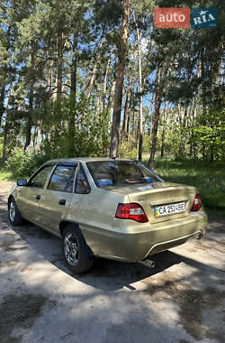 Седан Daewoo Nexia 2011 в 