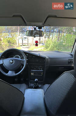 Седан Daewoo Nexia 2011 в 